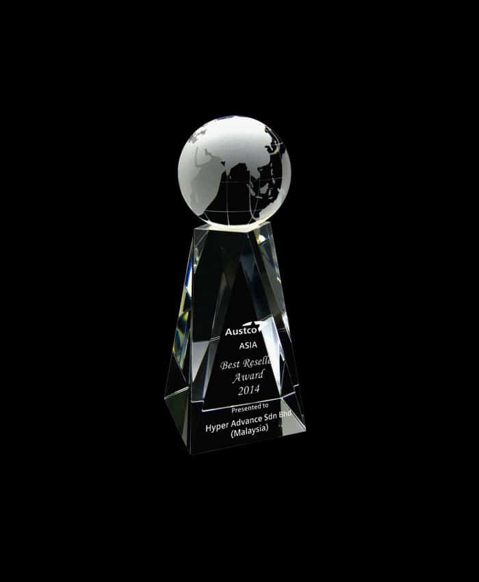 UNIVERSAL CRYSTAL TROPHY